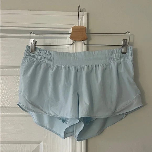 NEW Lululemon 12 Hotty Hot Short 2.5" - Picture 2 of 5